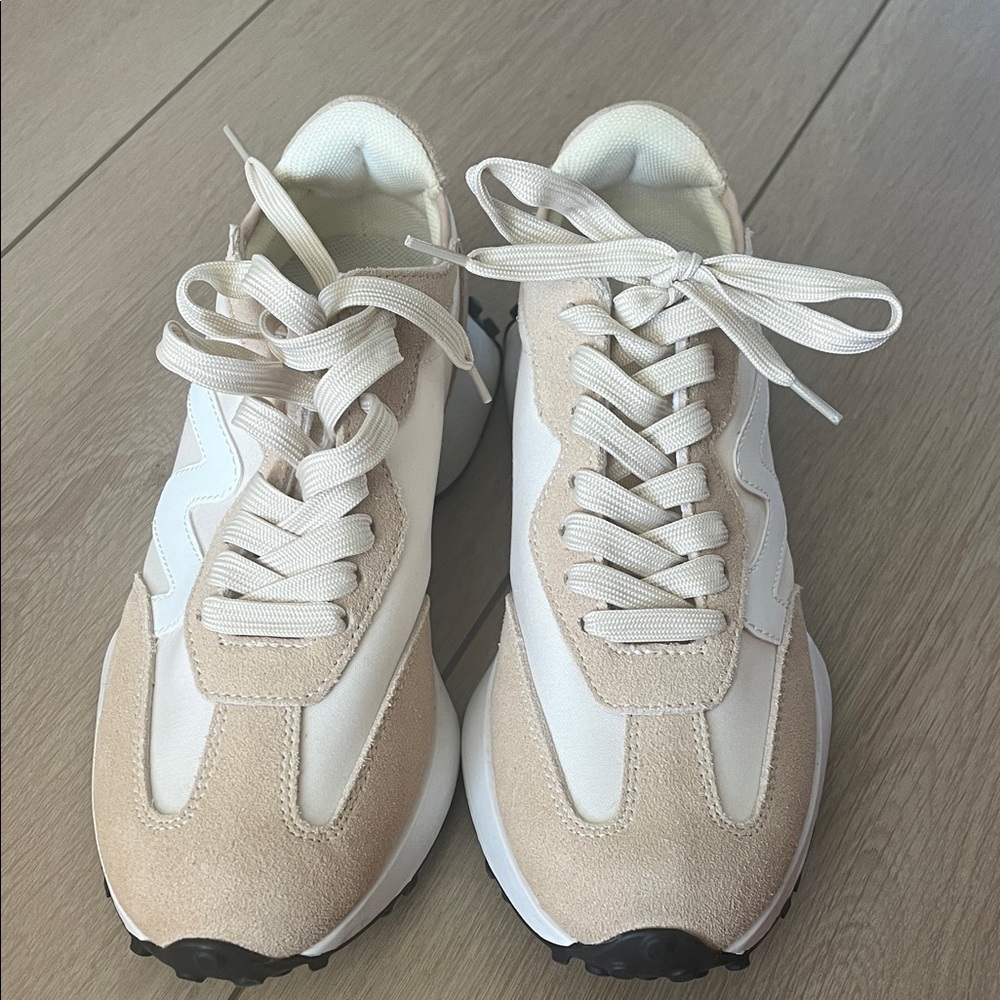 Steve Madden Cream and White Sneakers 8.5